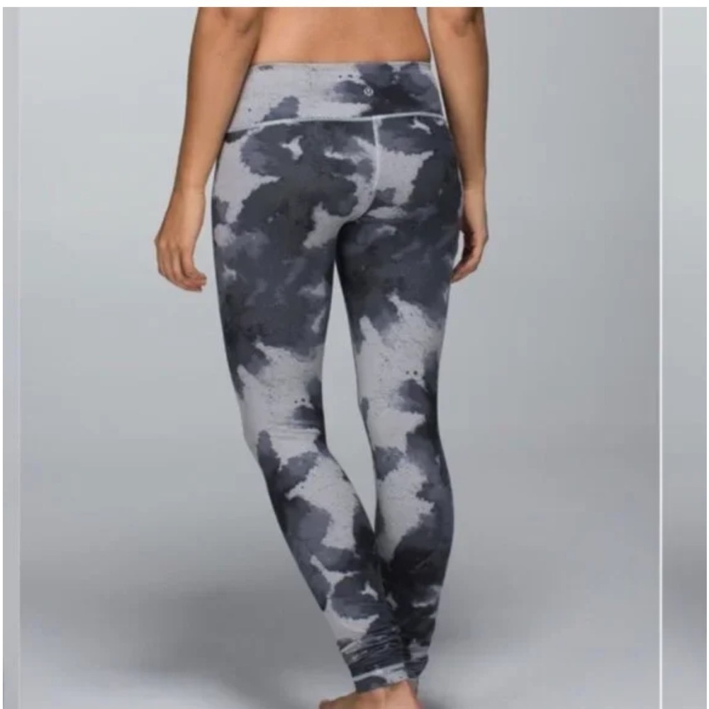 EUC - Lululemon Wunder Under Floral Platoon Silver Spoon Leggings - Size 4